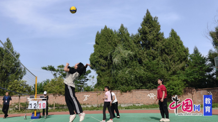 跃动青春“排”出精彩 江油市战旗小学成功举办2025年澳门新葡澳京排球运动会(图2)