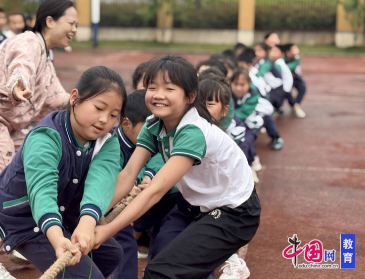 童心跃动展英姿协力拼搏绽笑颜 宜宾洗马池小学举行趣味运动会(图2)