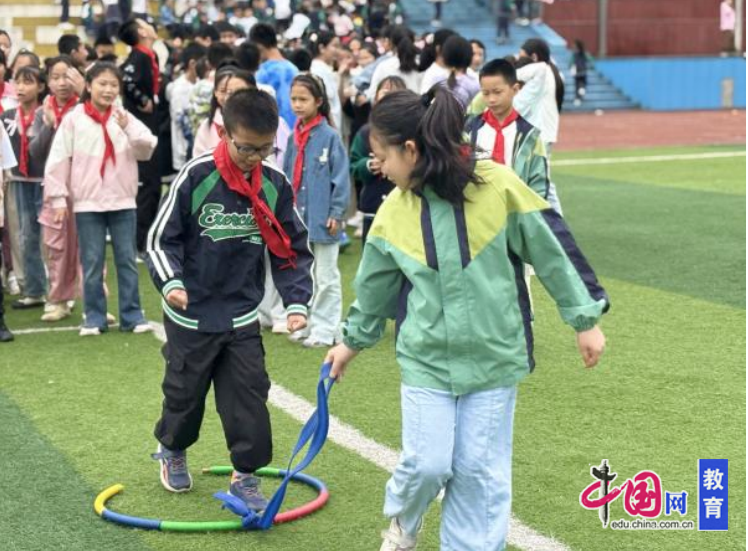 童心跃动展英姿协力拼搏绽笑颜 宜宾洗马池小学举行趣味运动会(图5)